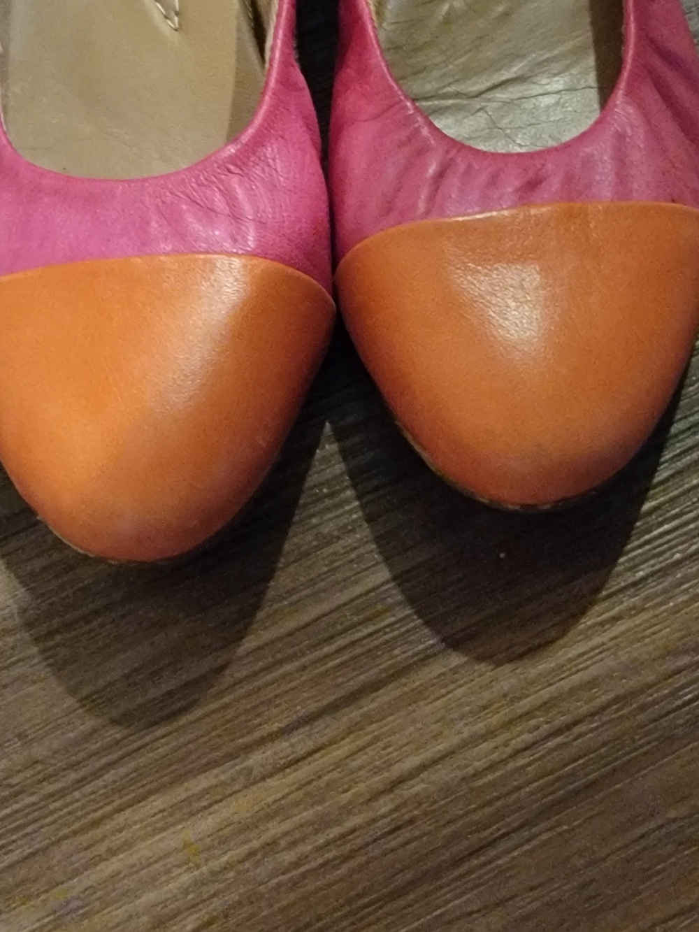 Clarks Two-Tone Pink and Orange Leather Flats - Picture 3 of 8